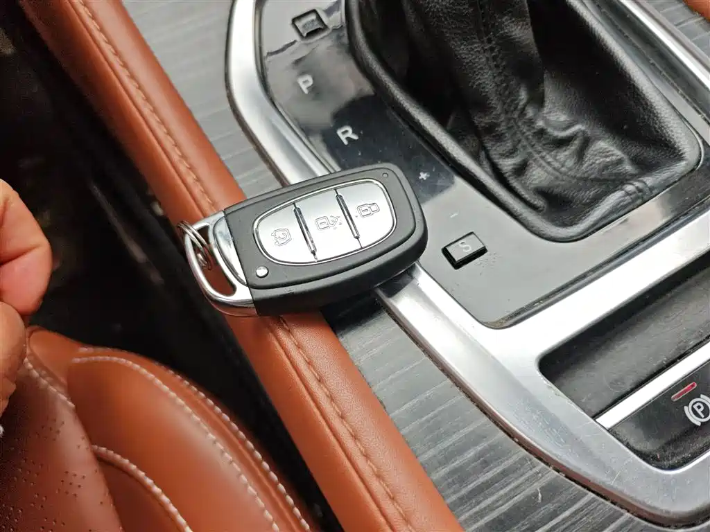 BAIC Huansu S7 2018 2018 1.5T Auto Premium Model