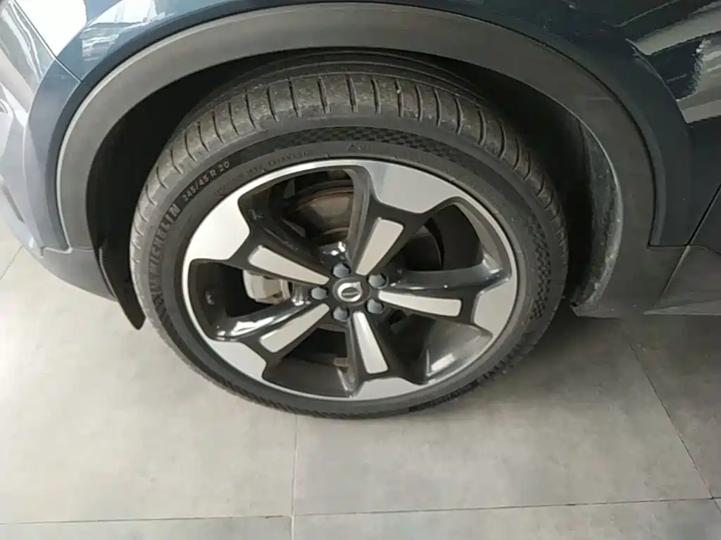 Фото 23 - Volvo XC40
