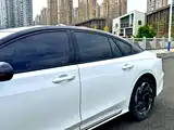 Фото 6 - Hongqi H6