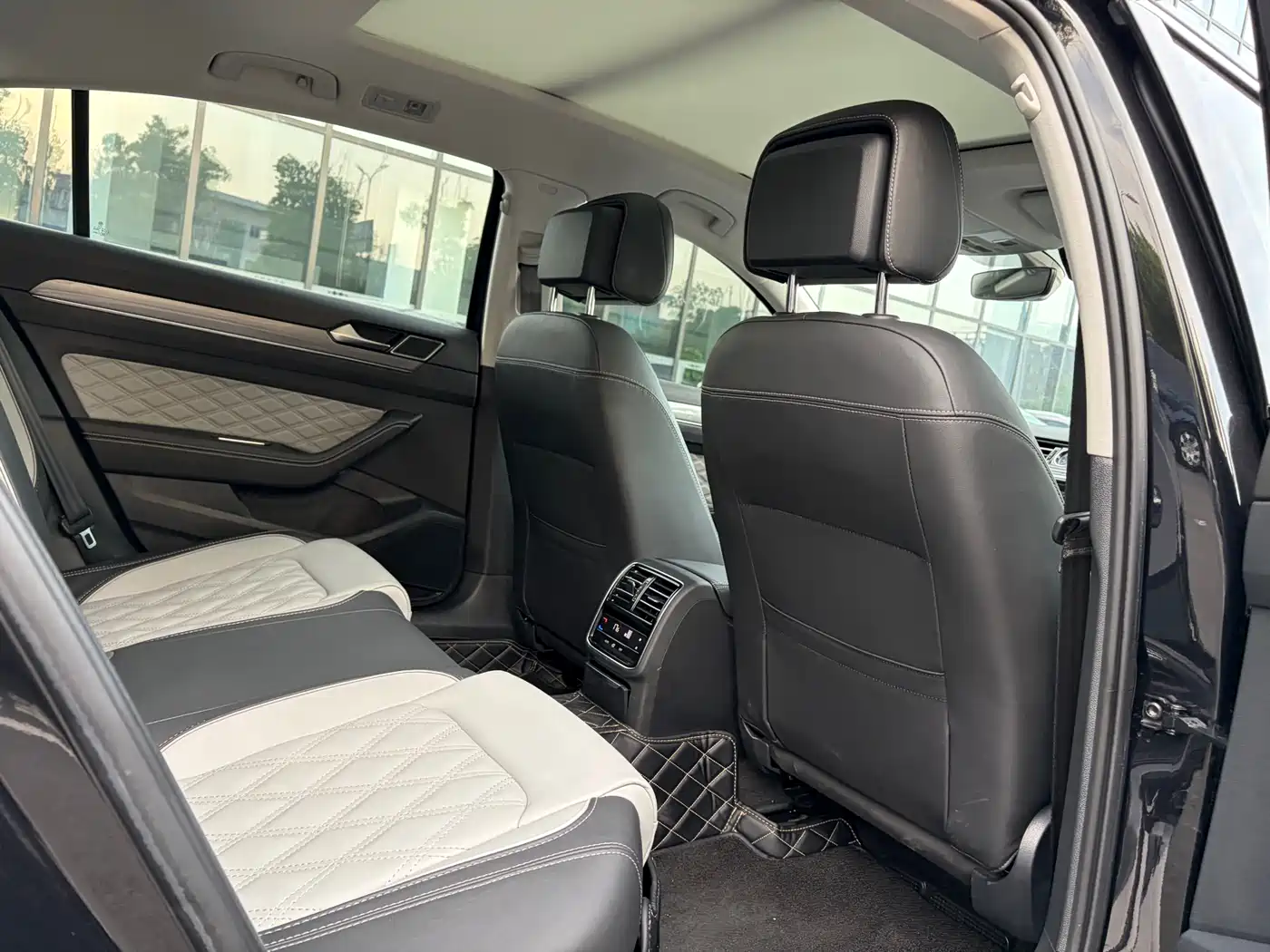 Volkswagen Magotan 2023 2 Million Units Anniversary Edition 330TSI DSG Leading Type фото 10