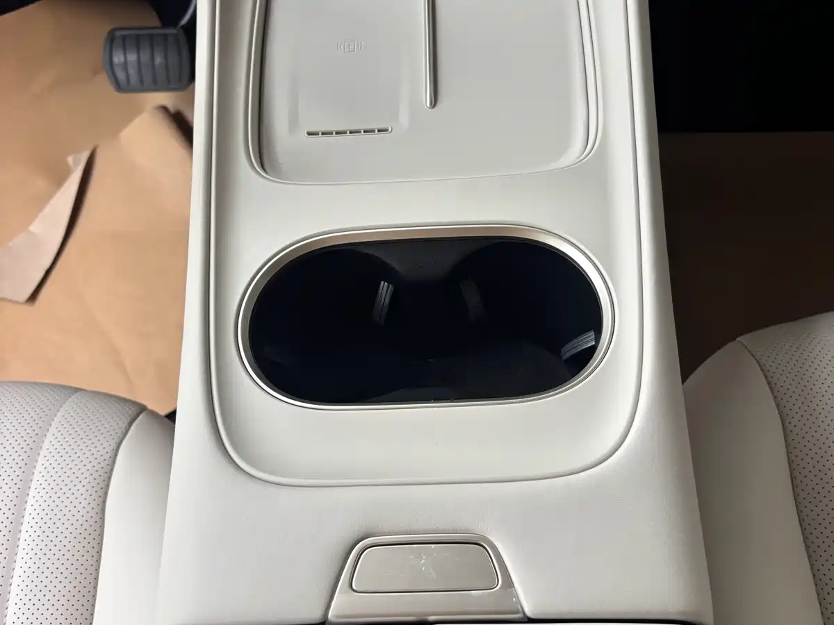 Dongfeng Aeolus L8 2025 Plug-in Hybrid фото 12