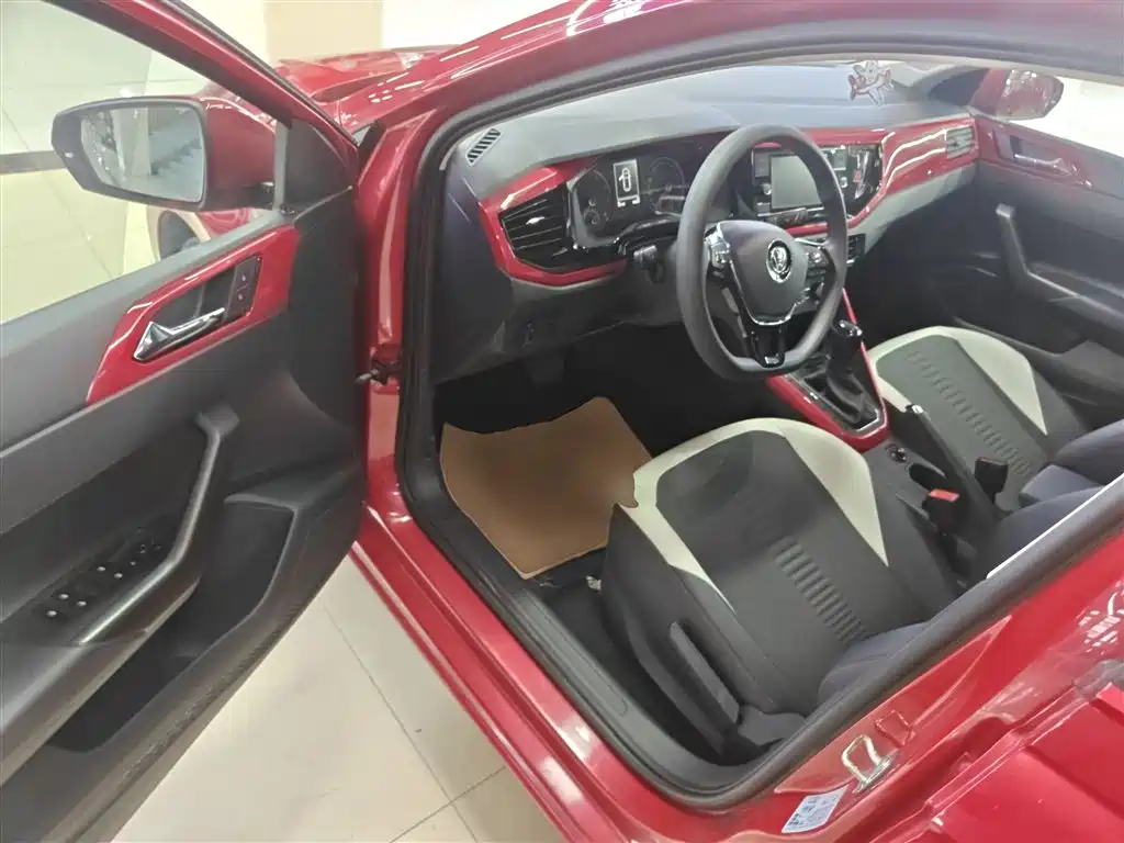 Volkswagen Polo 2019 Plus 1.5L Automatic Colorful Tech Edition фото 16