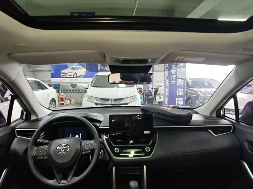 Toyota Corolla Cross 2022 2.0L Premium Edition фото 25