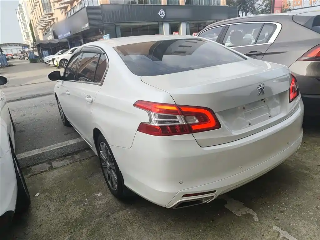 Peugeot 408 2016 1.6T Automatic Luxury Edition фото 5