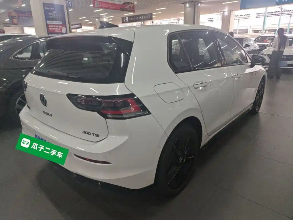 Volkswagen Golf 2025 2025 300TSI R-Line