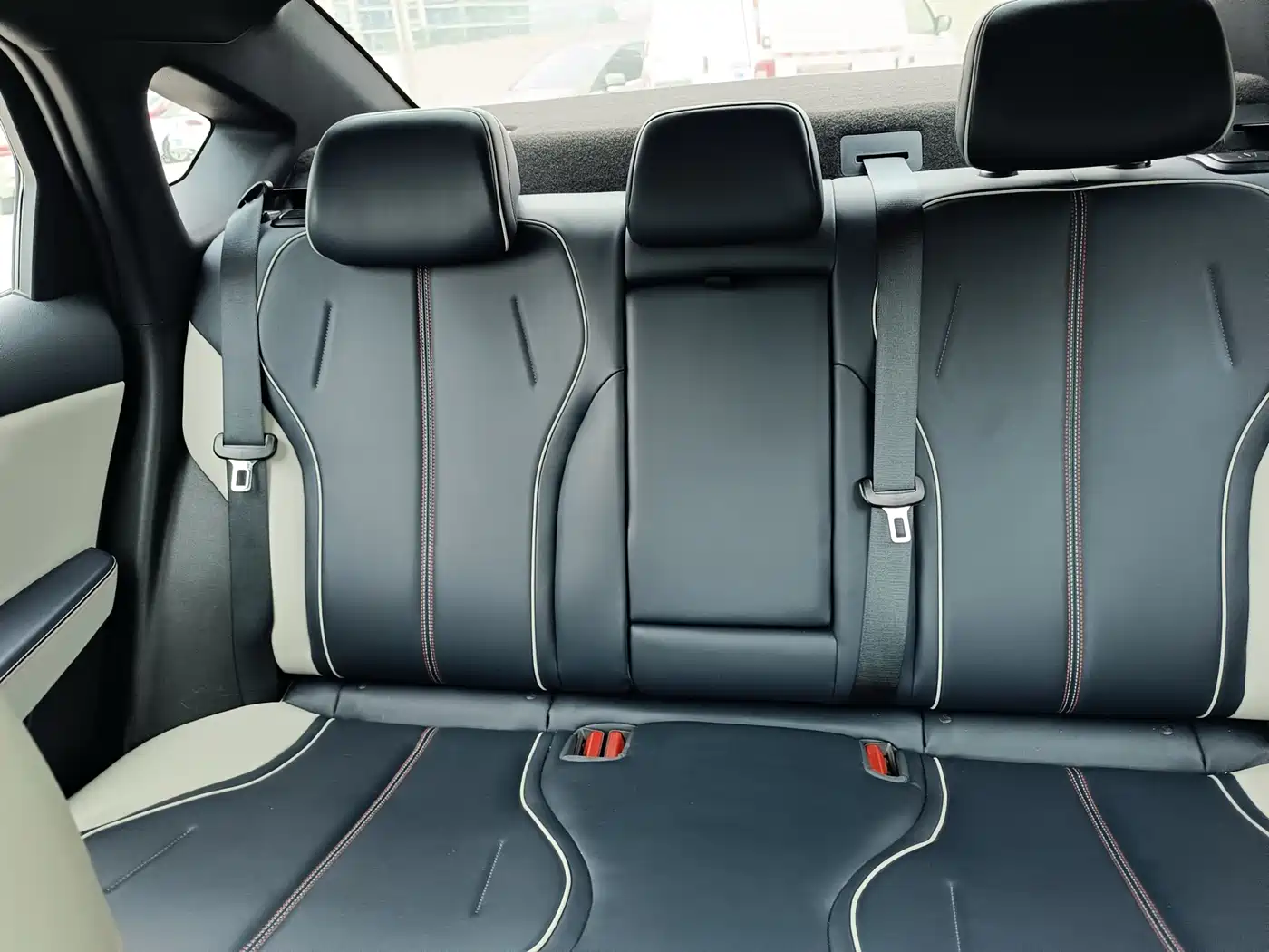 BYD Qin PLUS 2024 Glory Edition DM-i 55KM Leading фото 8