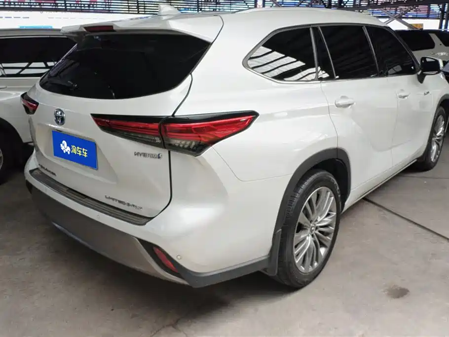 Toyota Highlander 2023 2.5L Smart Hybrid Dual Engine AWD Ultimate 7-Seater фото 3