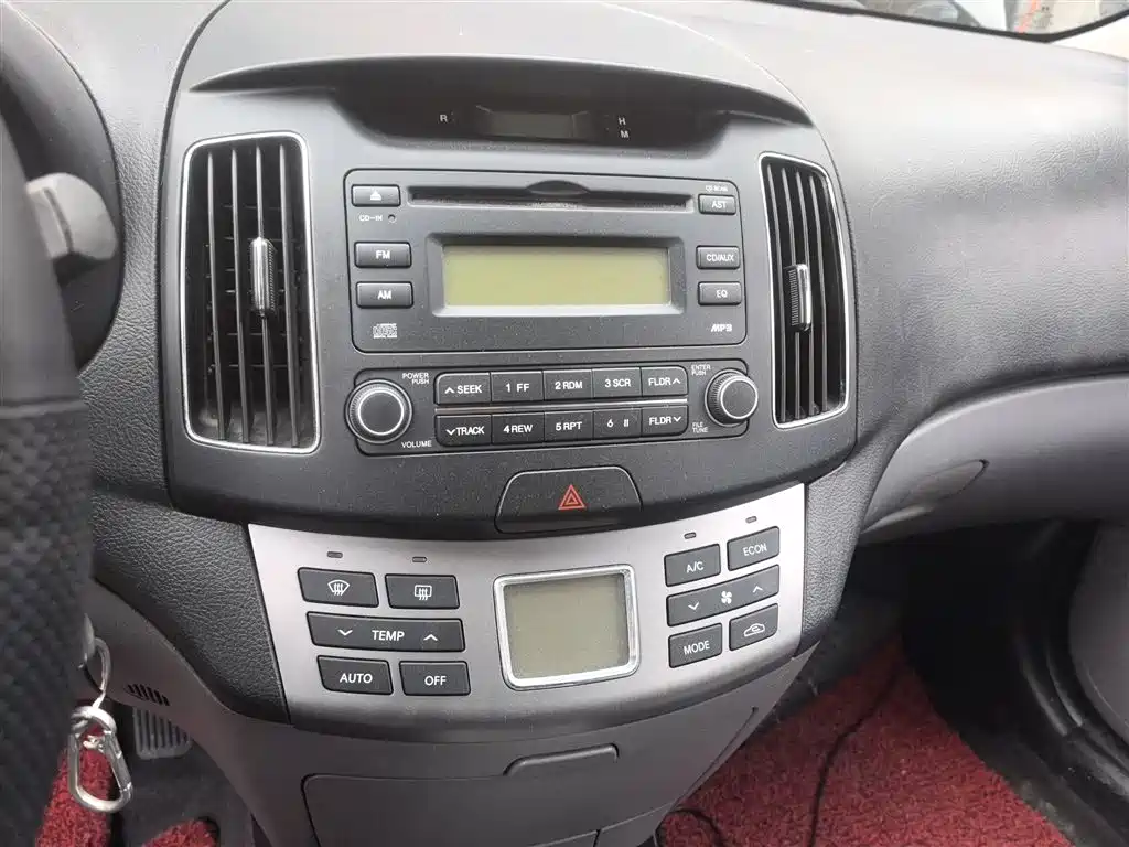 Hyundai Elantra 2015 1.6L Automatic Luxury фото 9