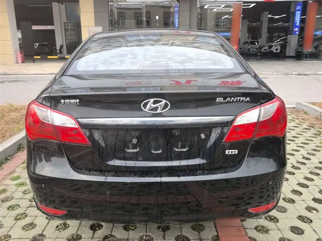 Hyundai Elantra 2015 1.6L Automatic Luxury фото 4