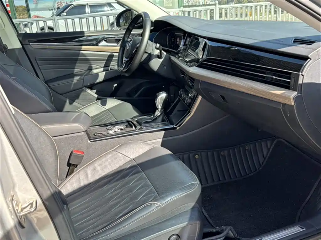 Volkswagen Passat 2019 330TSI Luxury Edition China VI фото 16