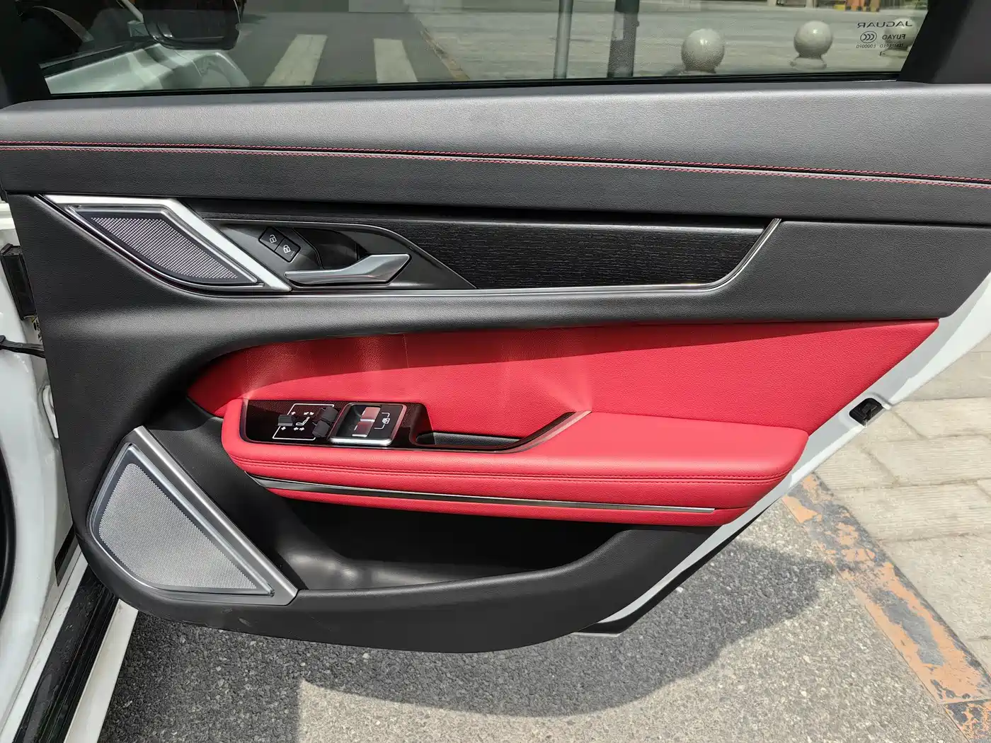Jaguar XFL 2021 XFL 2.0T P250 AWD Gloss Black Sport Edition фото 17