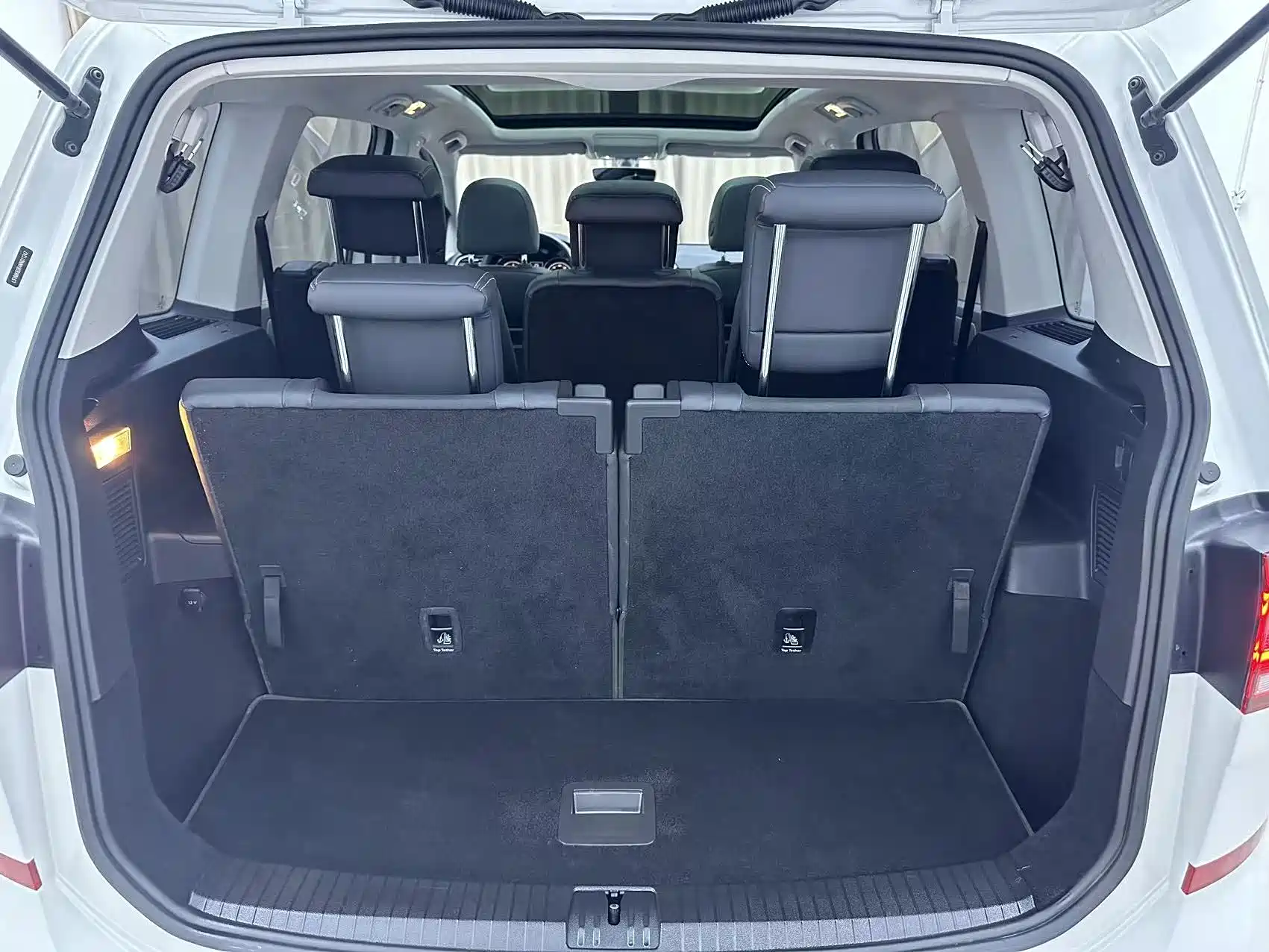 Photo 12 - Volkswagen Touran