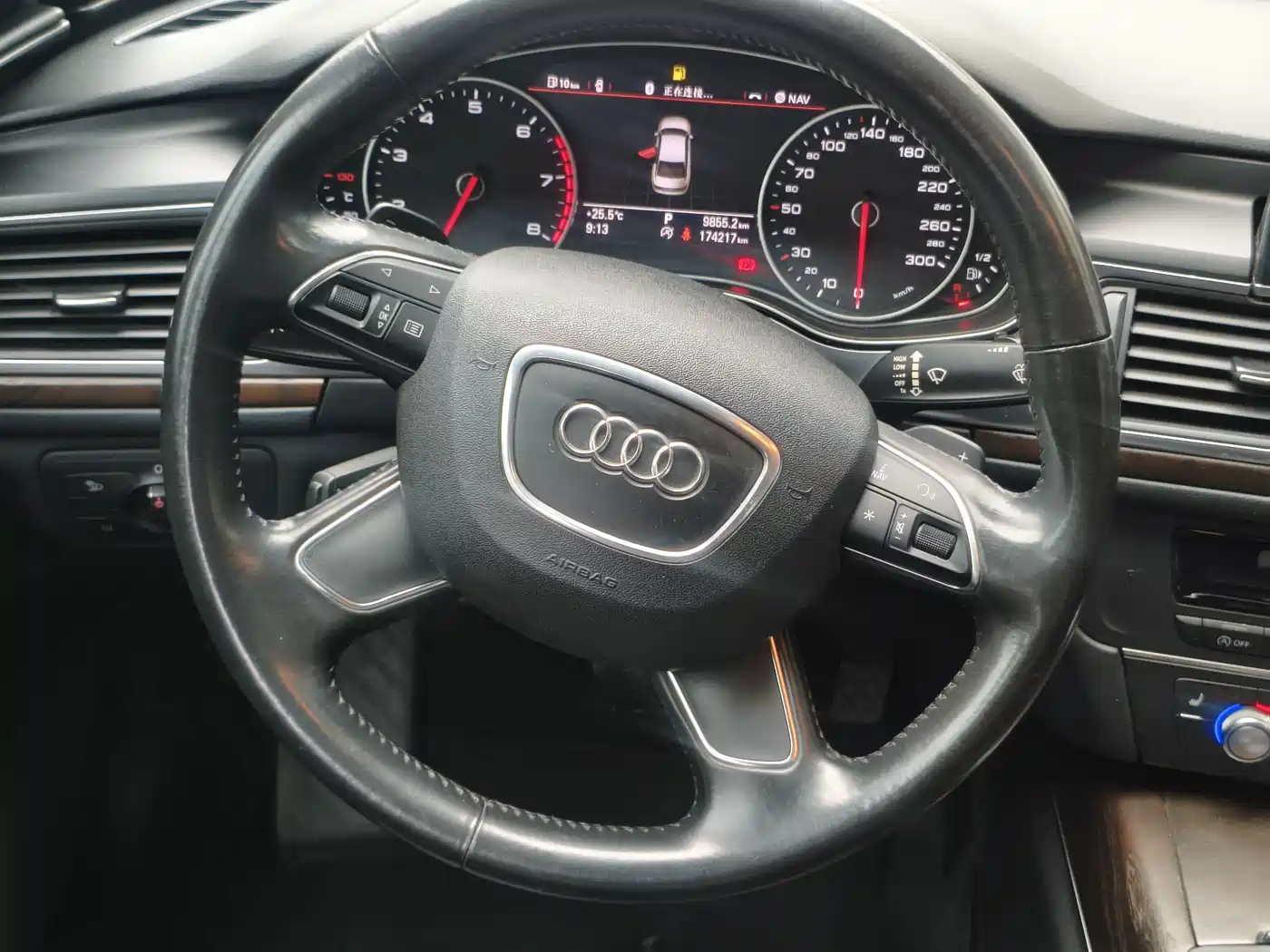 Фото 11 - Audi A6L