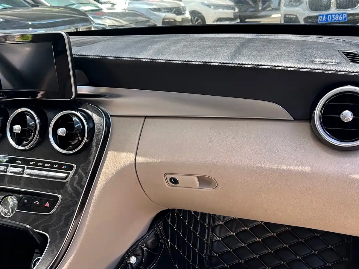 Mercedes-Benz C-Class 2015 Facelift C 180 L Sport фото 20
