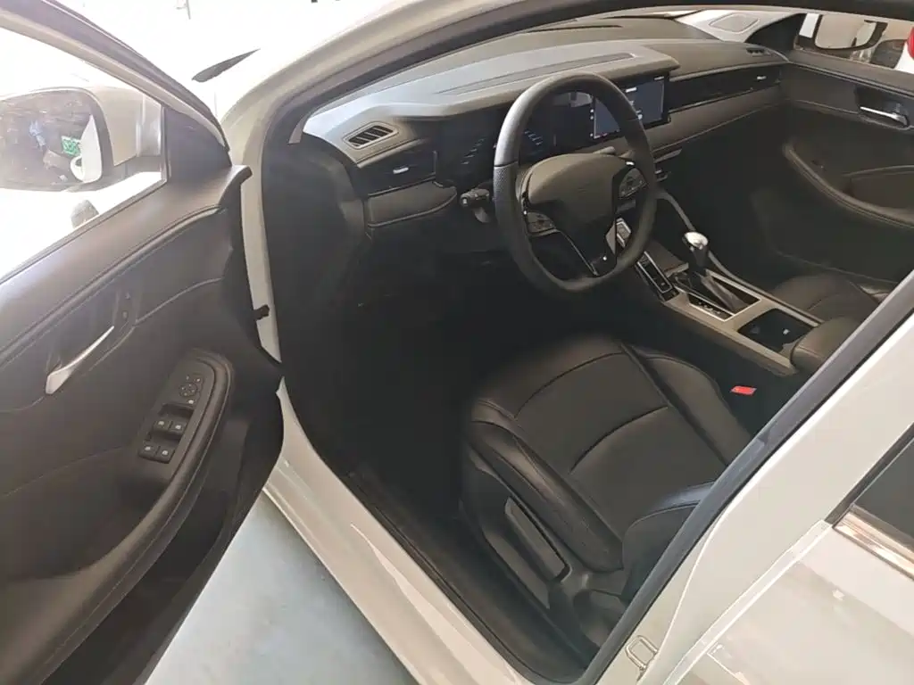 Roewe i5 2026 2023 1.5L CVT Honor Edition