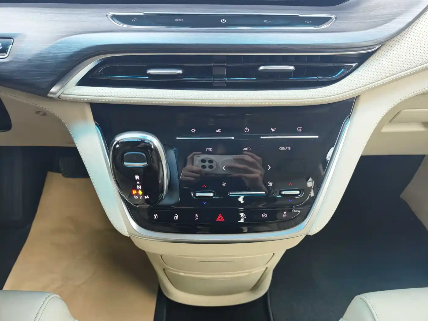 Buick GL8 2022 ES Landmark 653T Flagship фото 24