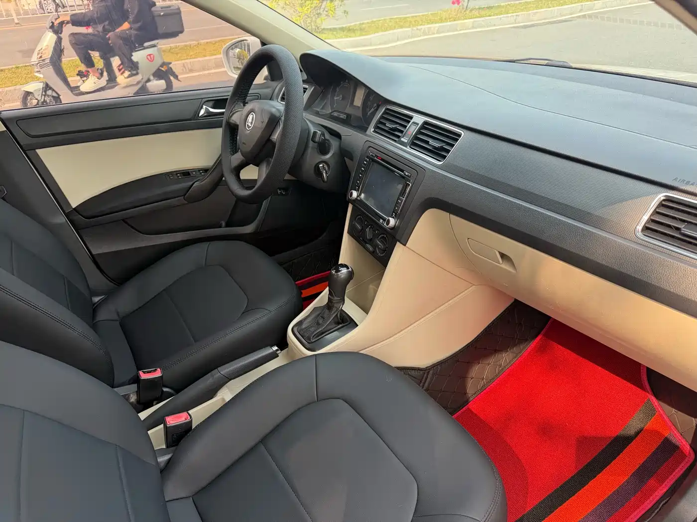Škoda Rapid 2013 1.6L Automatic Smart Selection фото 27