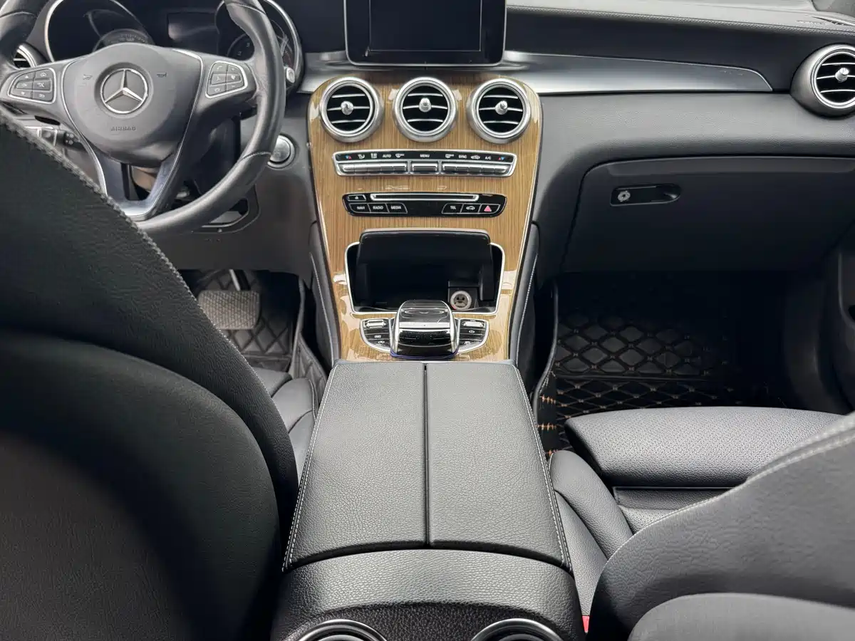 Mercedes-Benz GLC Coupe 2017 GLC 260 4MATIC Coupe SUV фото 12