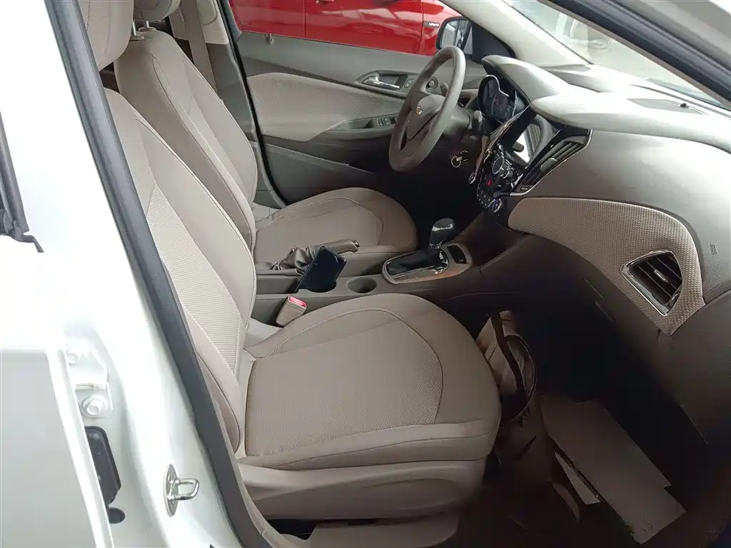 Chevrolet Cruze 2015 1.5L Automatic Fashion Navigation Edition фото 20