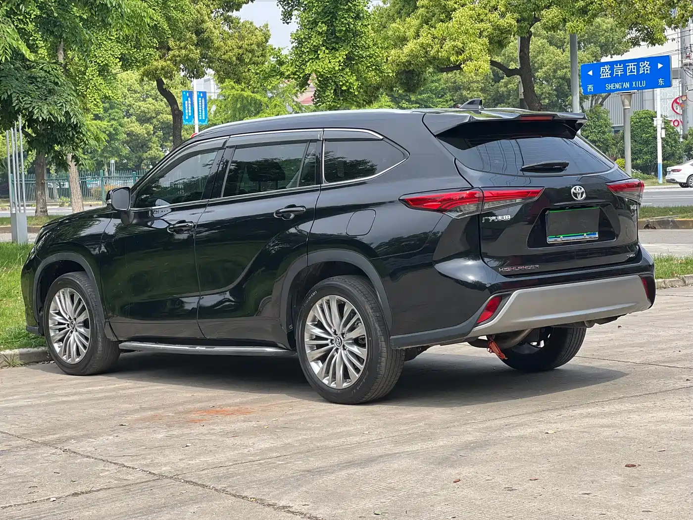 TOYOTA HIGHLANDER