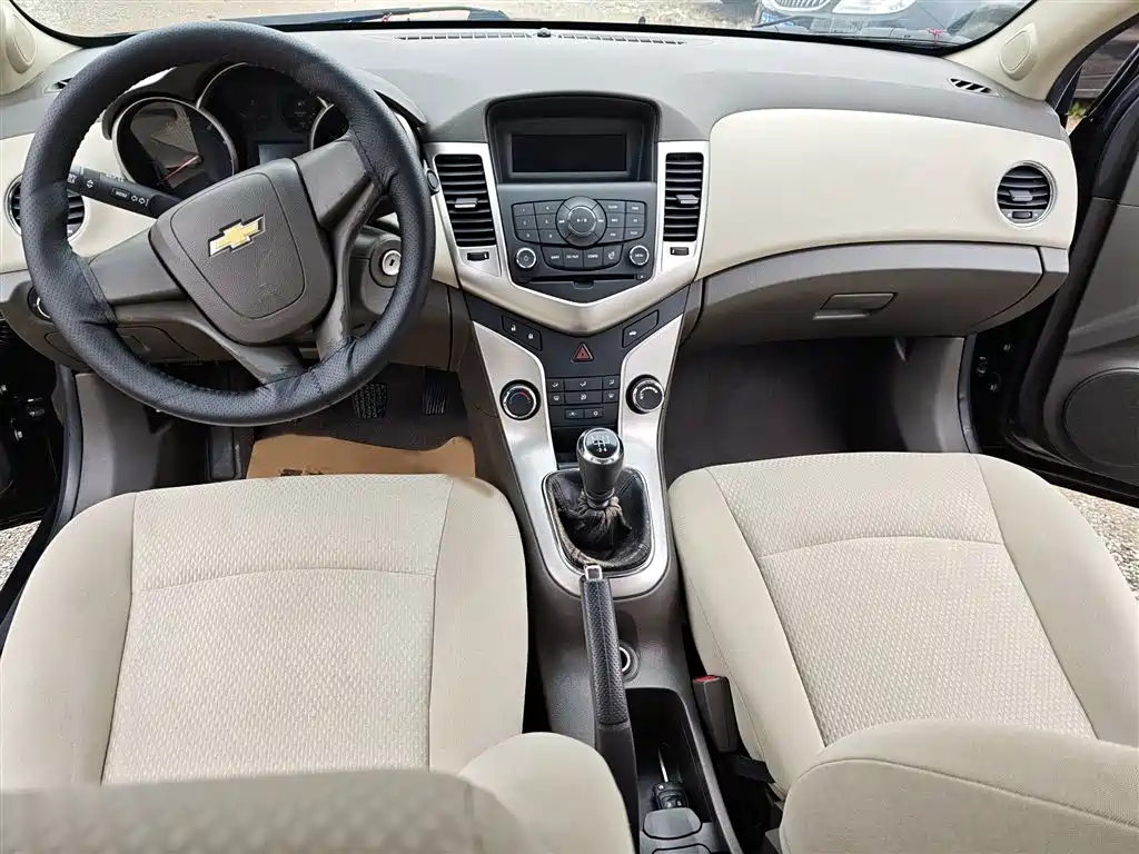 Chevrolet Cruze 2015 1.5L Classic SL MT фото 17