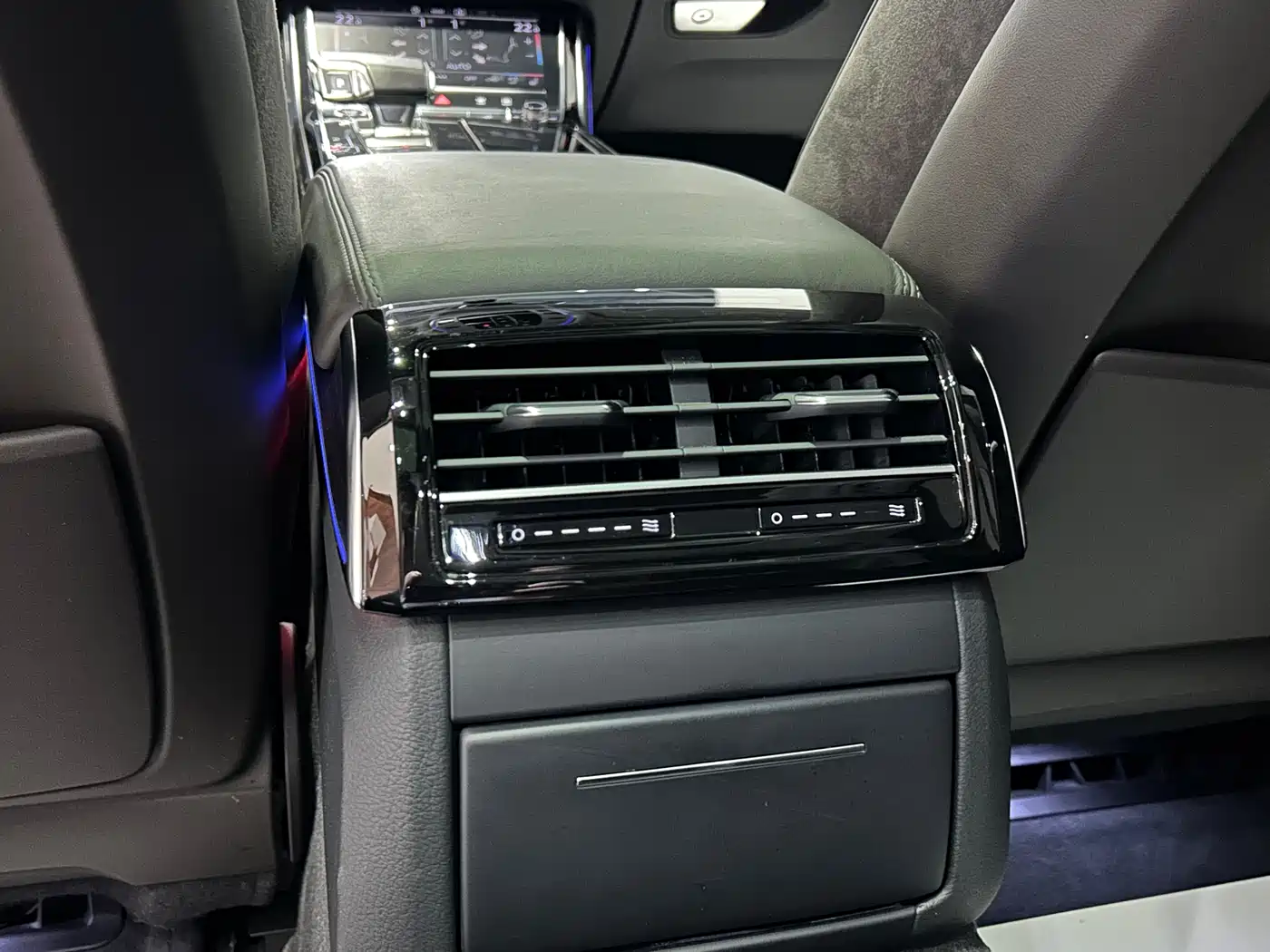 Audi A8 2021 A8L 50 TFSI quattro Comfort фото 24