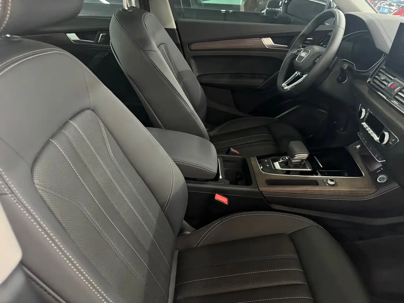 Audi Q5L 2024 Model 40 TFSI Luxury Dynamic фото 9