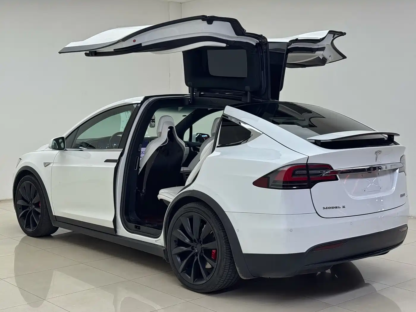 TESLA MODEL X