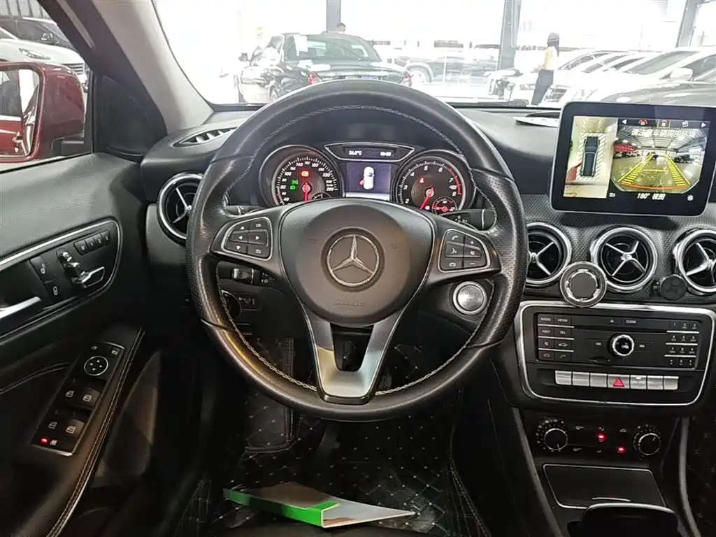 Mercedes-Benz GLA 2017 GLA 200 Dynamic фото 11