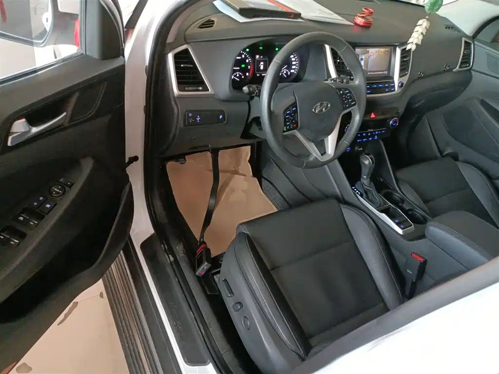 Hyundai Tucson 2018 1.6T DCT 2WD 15th Anniversary Special Edition фото 16