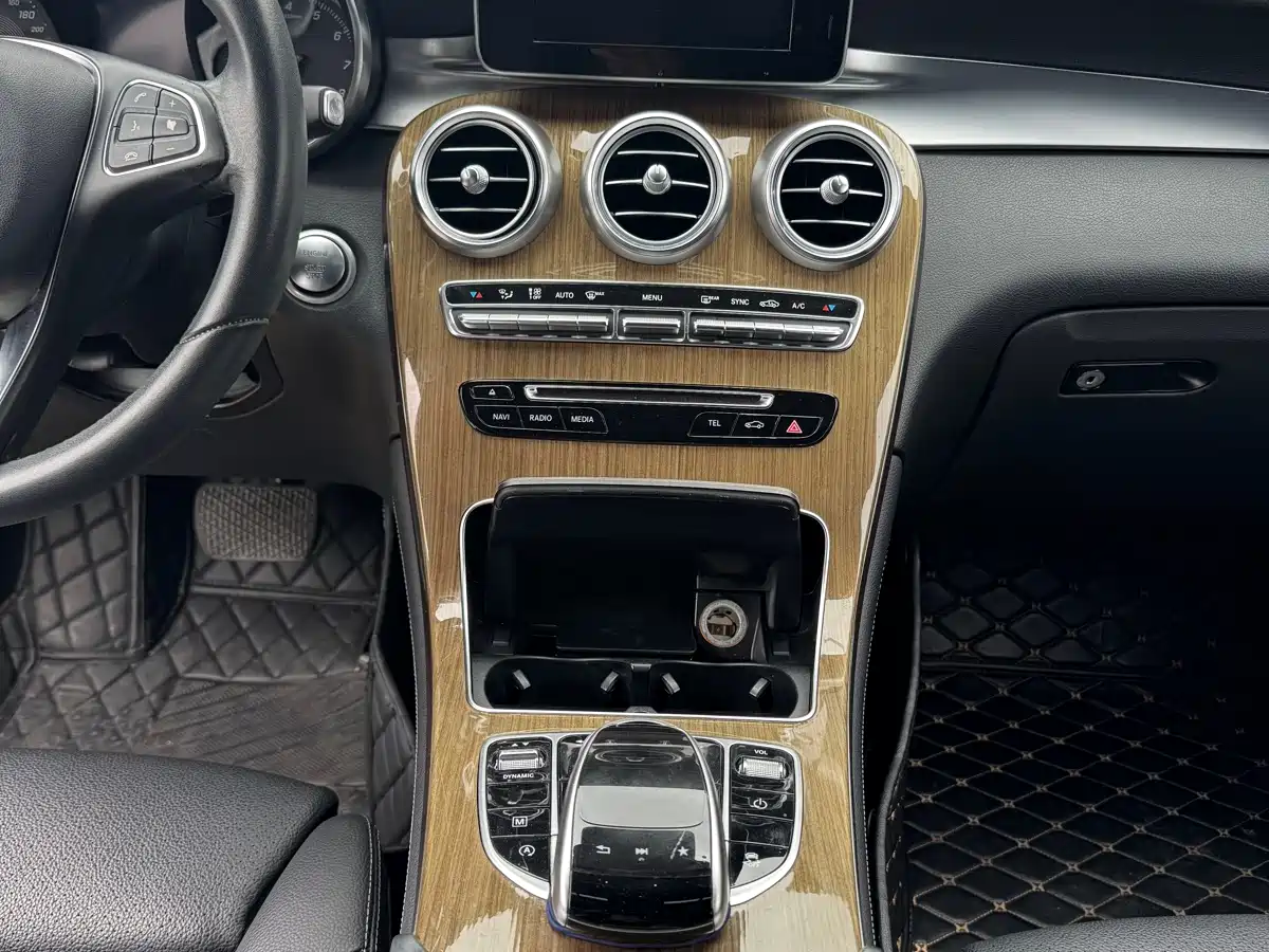 Mercedes-Benz GLC Coupe 2017 GLC 260 4MATIC Coupe SUV фото 11