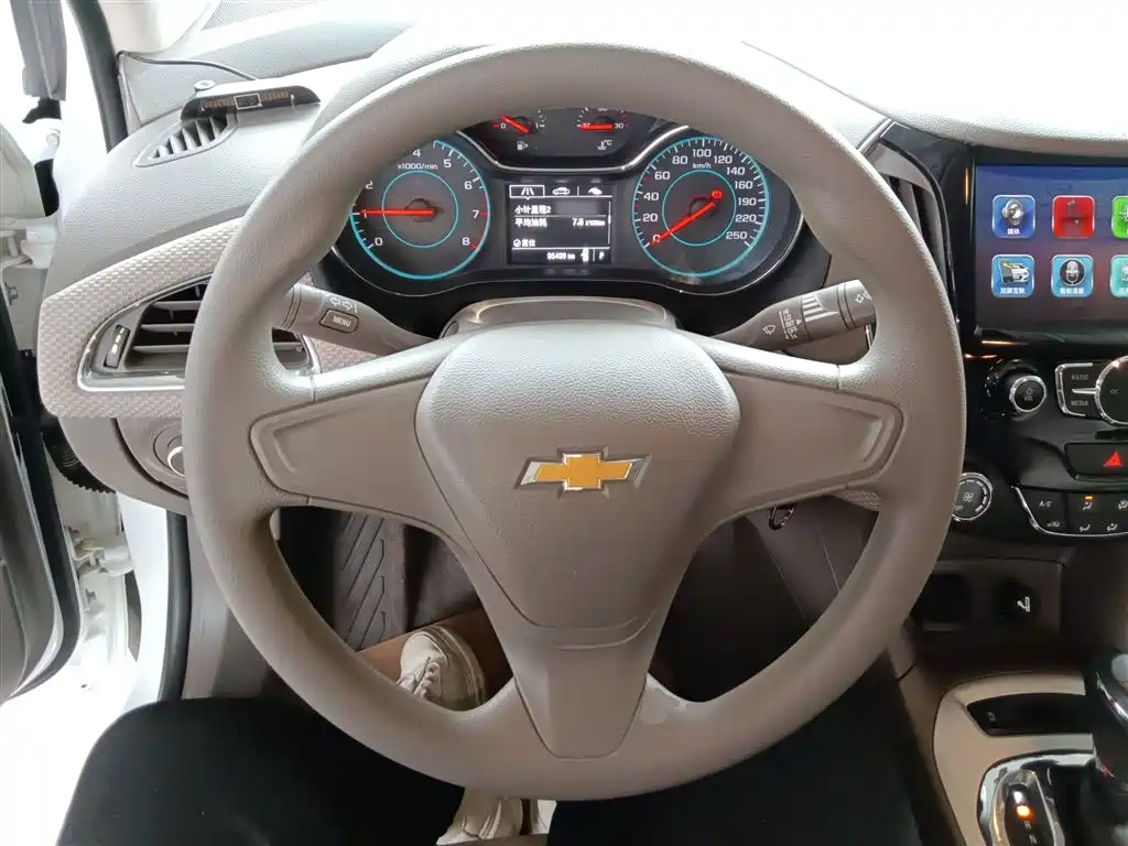 Chevrolet Cruze 2015 1.5L Automatic Fashion Navigation Edition фото 7