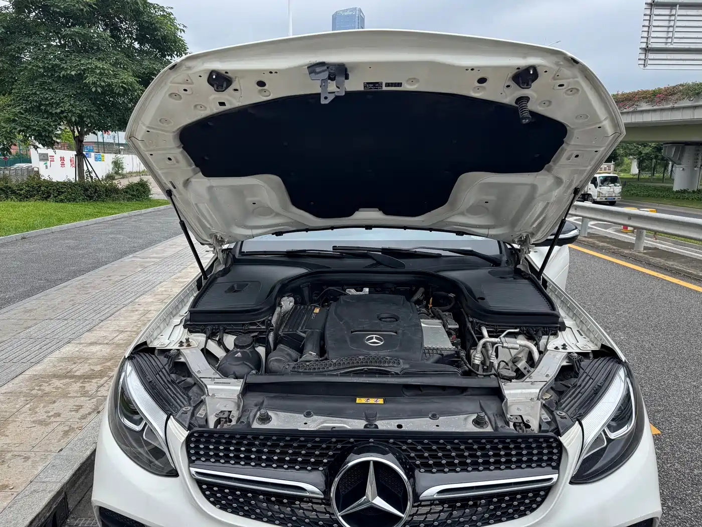 Mercedes-Benz GLC Coupe 2017 GLC 260 4MATIC Coupe SUV фото 14