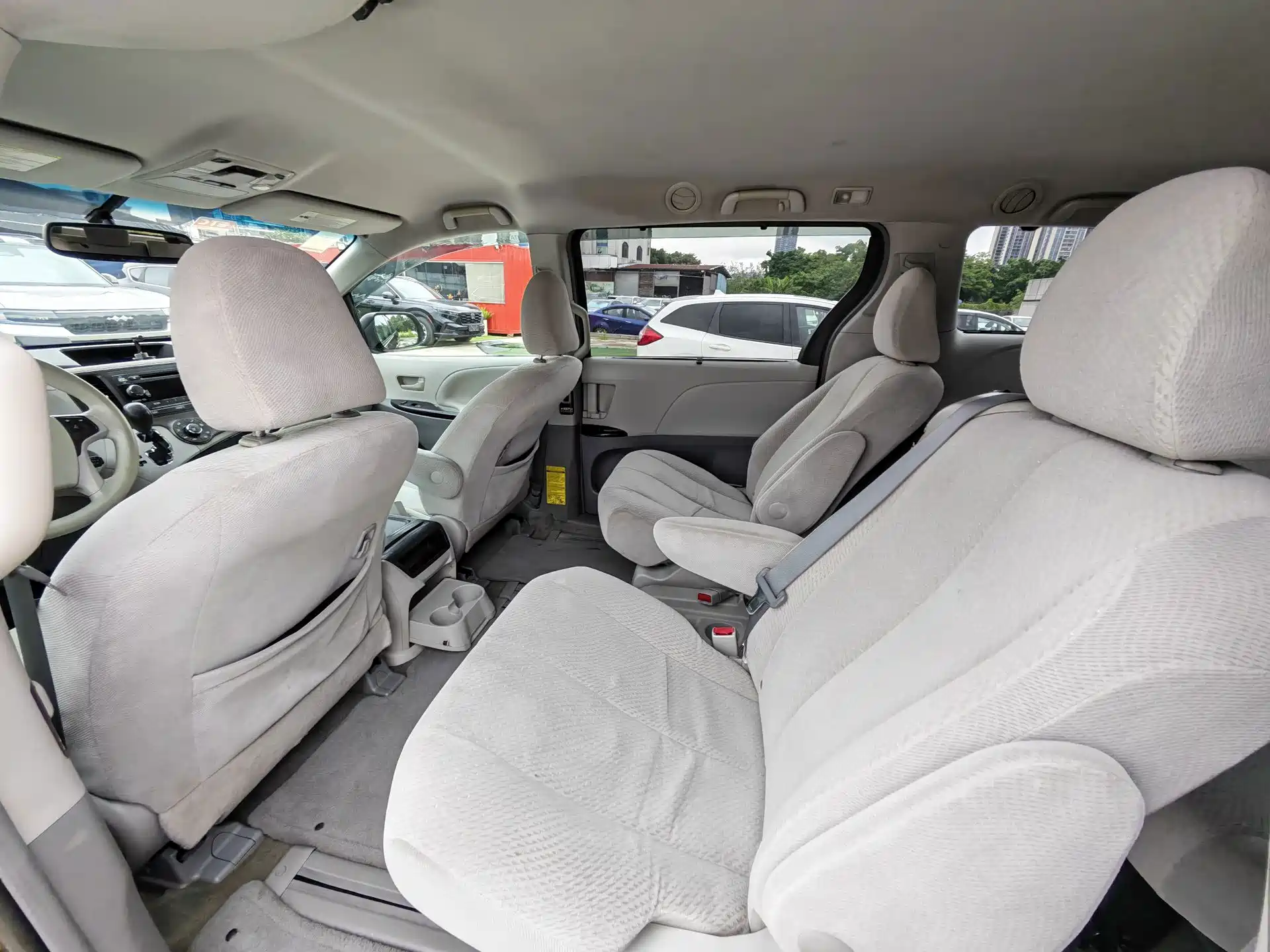 Photo 14 - Toyota Sienna