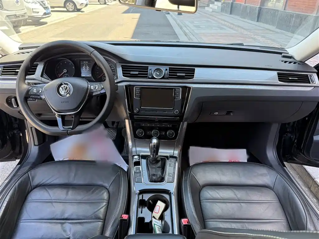 Volkswagen Passat 2017 330TSI DSG Prestige фото 12