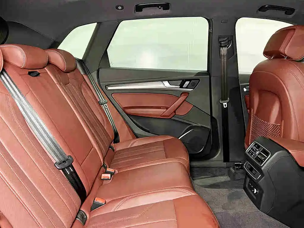Audi Q5L 2024 Model 40 TFSI Luxury Dynamic фото 7