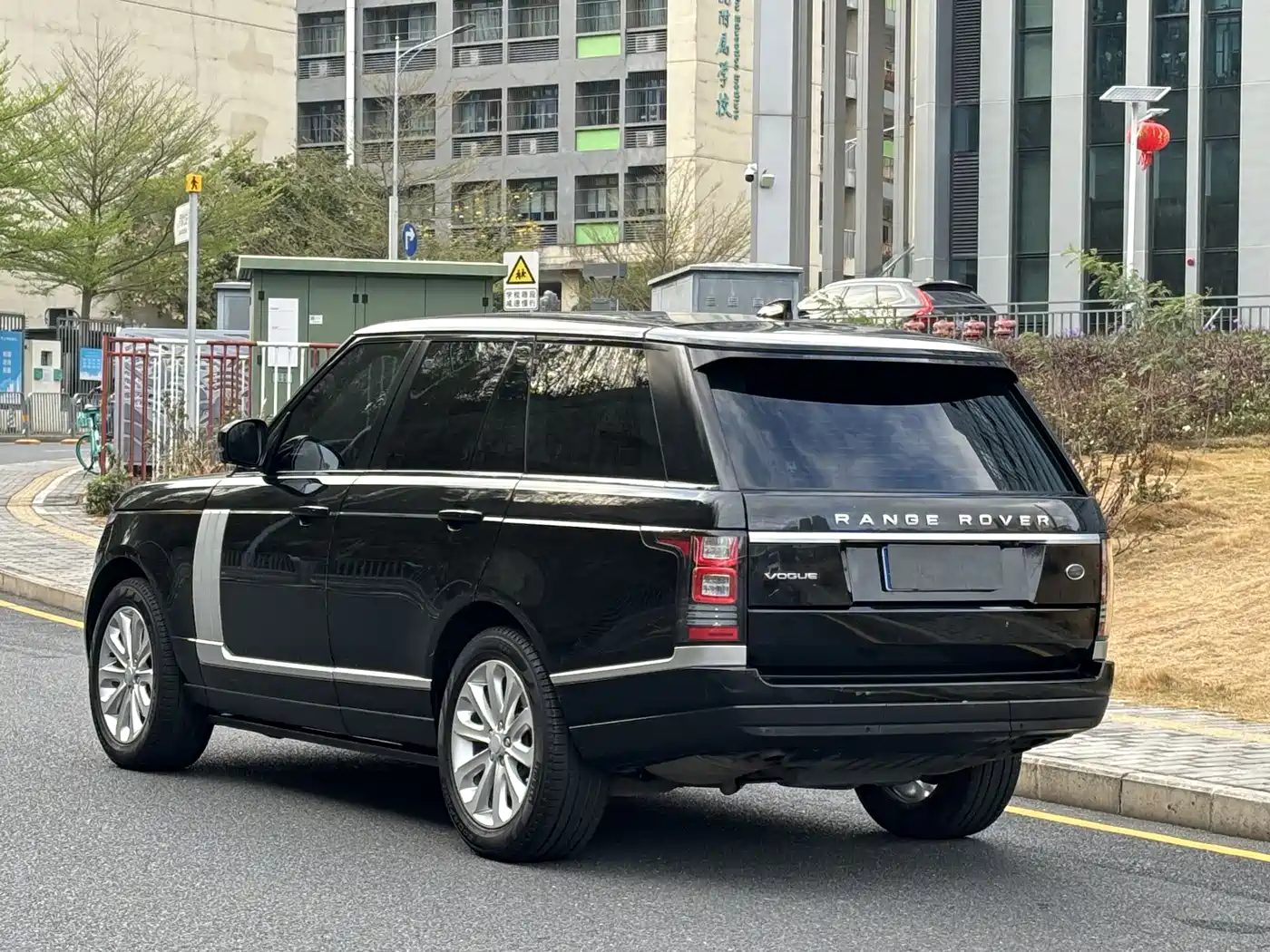 Land Rover Range Rover 2015 3.0 TDV6 Vogue фото 24