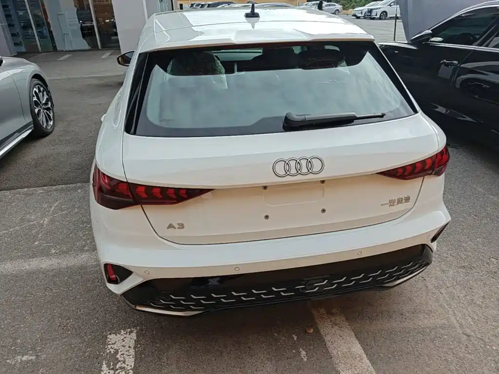 Audi A3 2026 2025 Facelift Sportback 35TFSI Flying Spur Premium