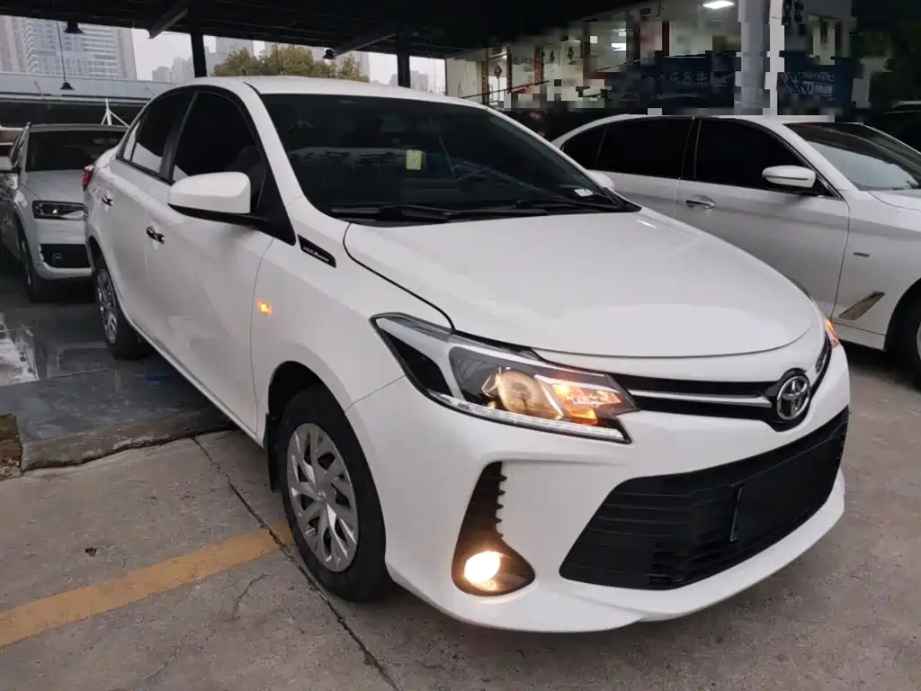 Toyota Vios 2022 1.5L 20th Anniversary Edition фото 4