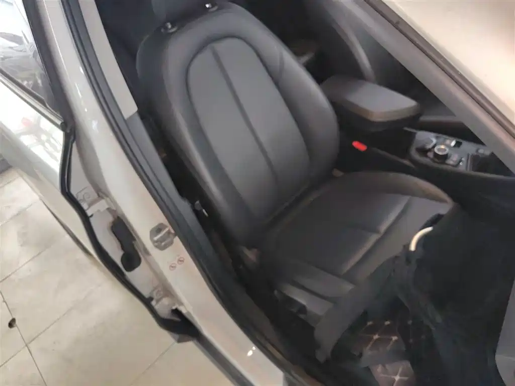 BMW X1 2019 sDrive18Li Fashion Model фото 20
