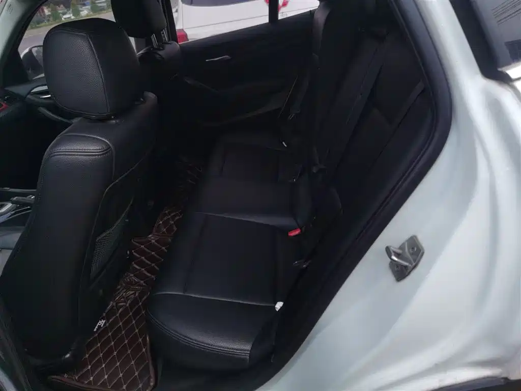 BMW X1 2015 Model sDrive18i Fashion Advanced Edition фото 17