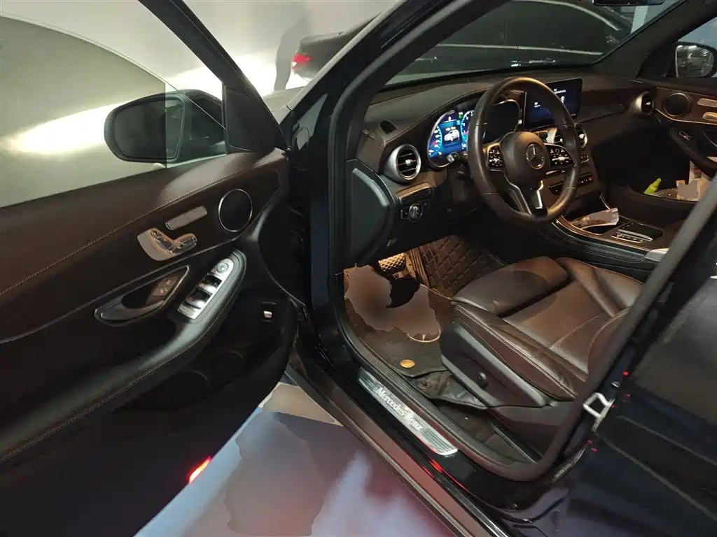 MERCEDES-BENZ GLC