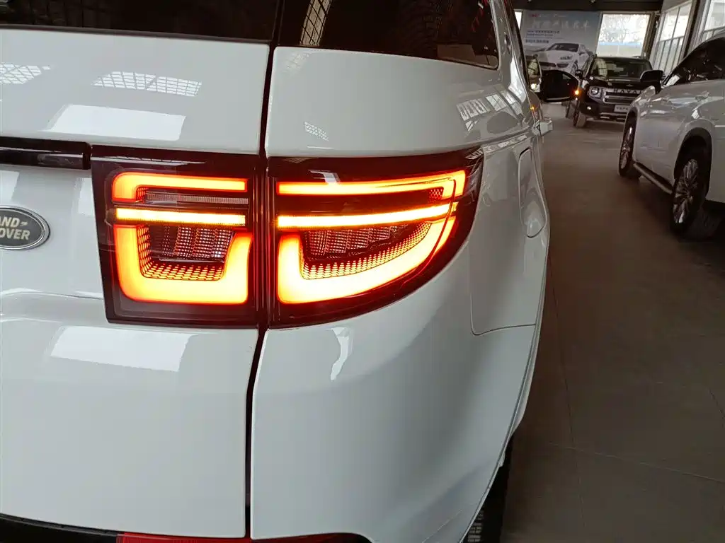 Land Rover Discovery Sport 2021 249PS R-Dynamic SE Performance Technology Edition 5-seater фото 24