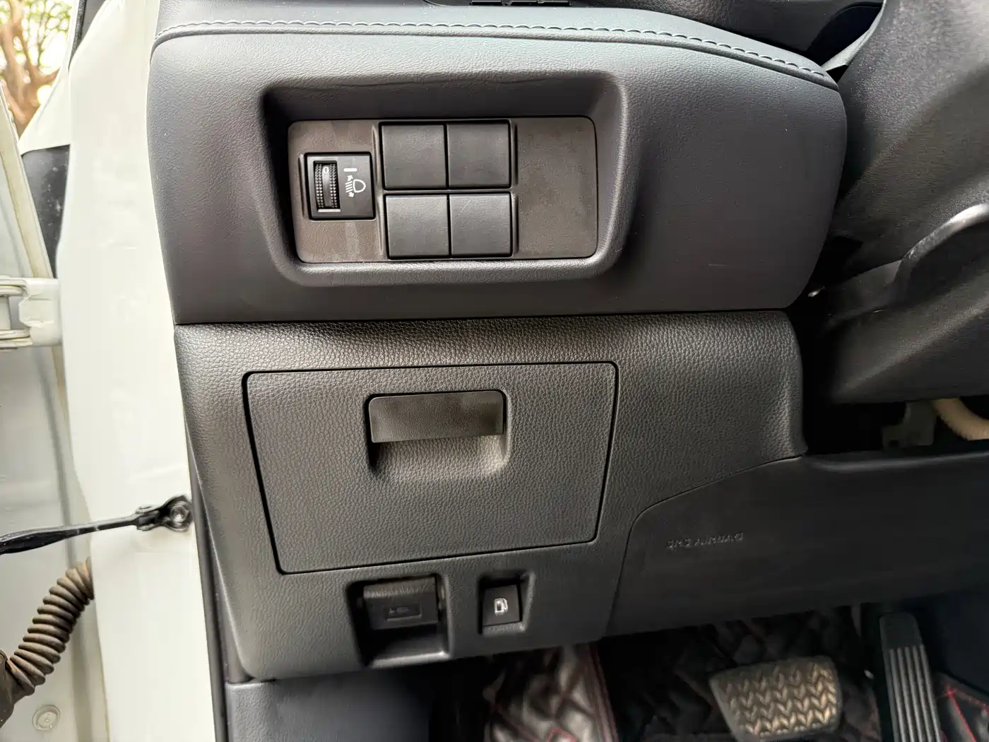 Toyota Highlander 2023 2.5L Smart Hybrid Dual Engine AWD Luxury 7-Seater фото 27