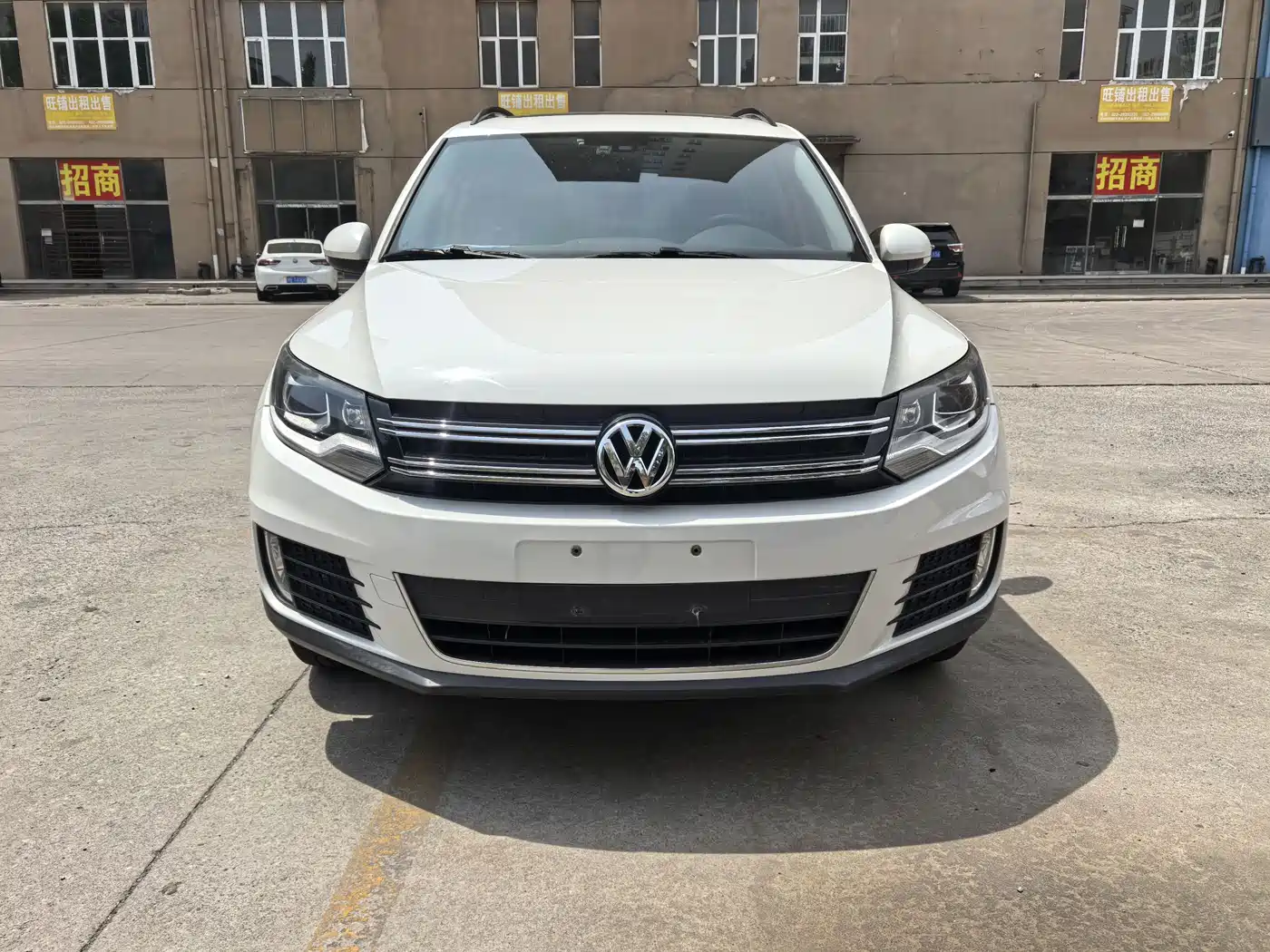 VOLKSWAGEN TIGUAN