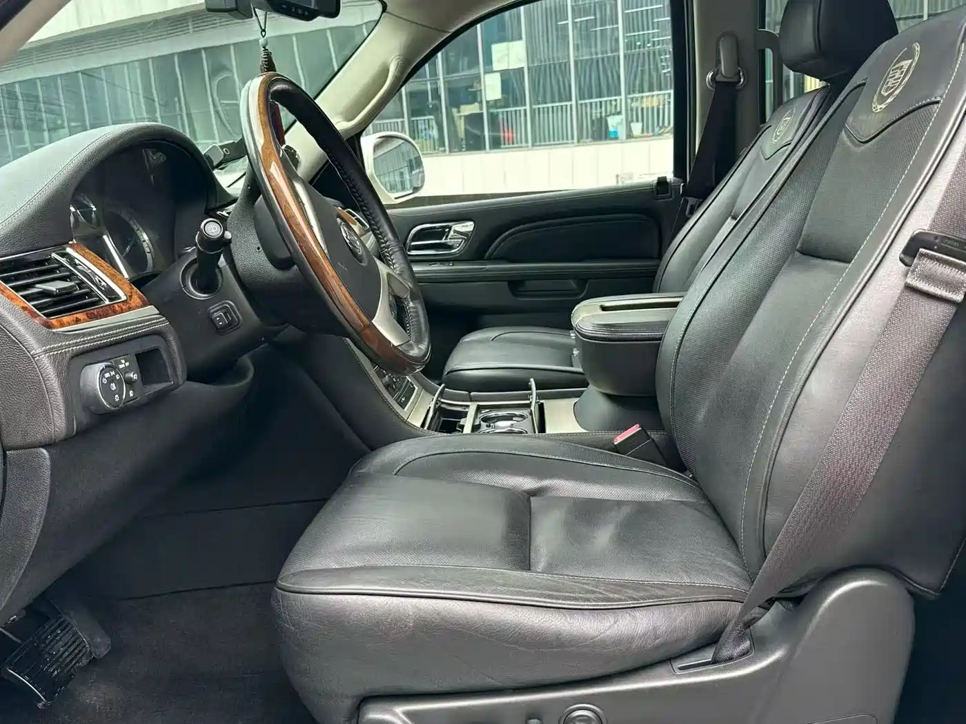 Cadillac Escalade 2013 6.2L ESV Platinum Extended фото 4