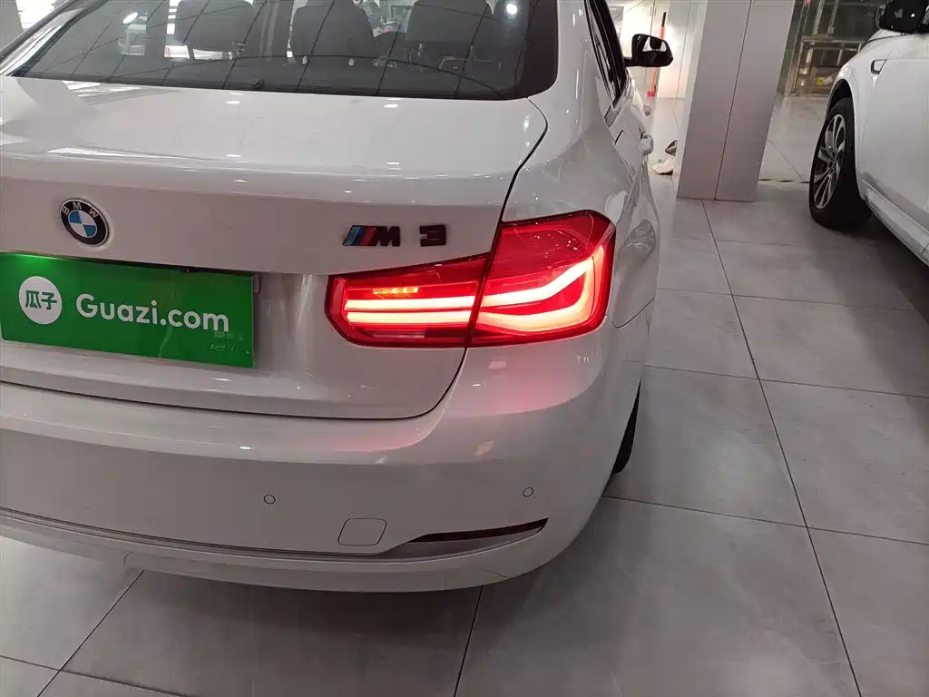 BMW 3 Series 2018 318Li фото 24