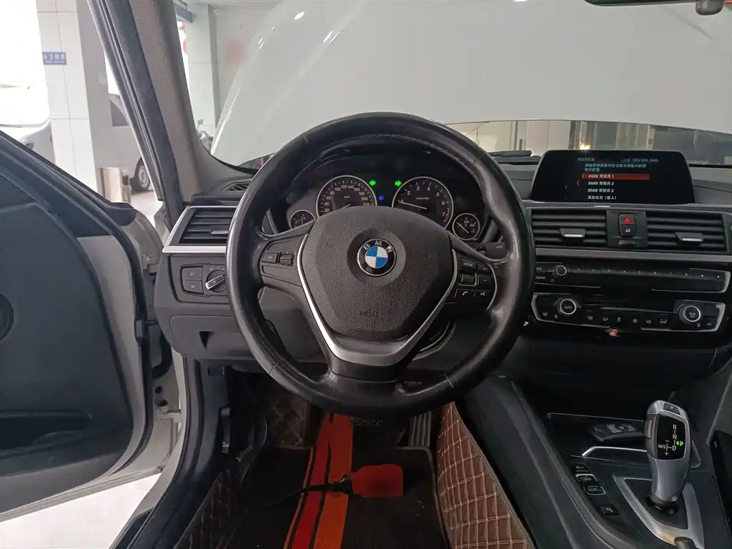BMW 3 Series 2018 318Li фото 7