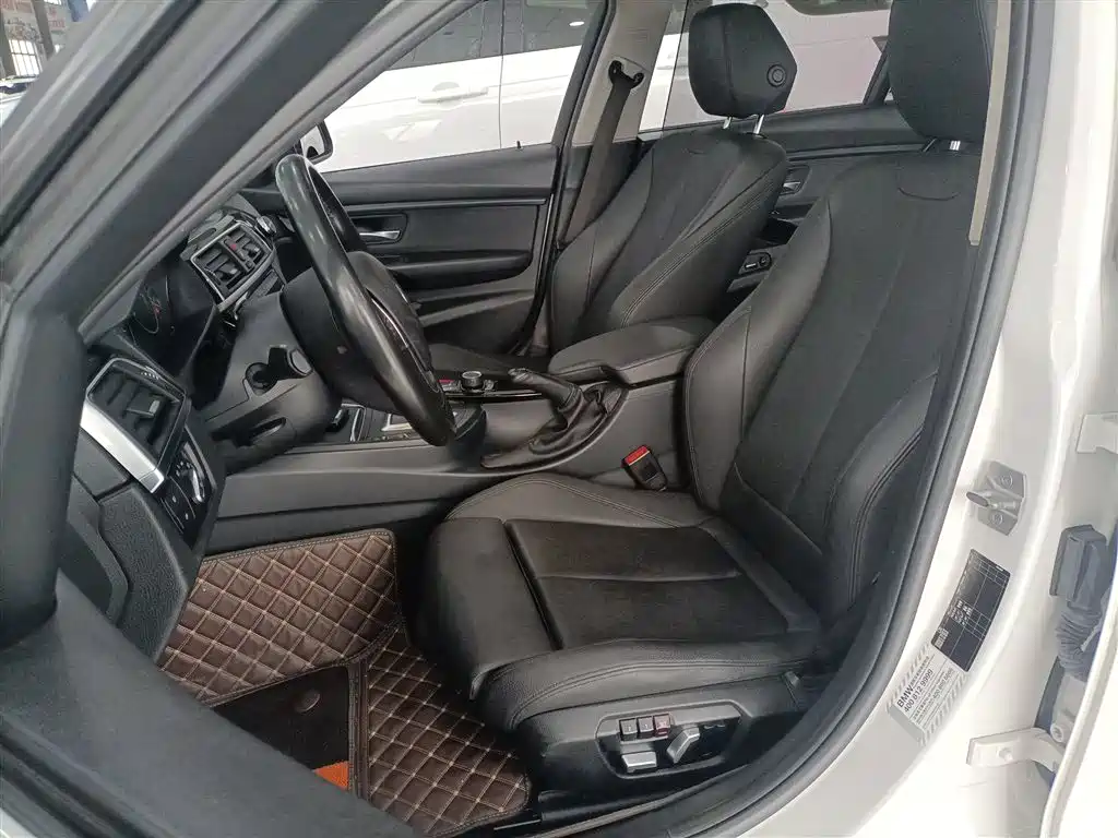 BMW 3 Series 2018 318Li фото 11