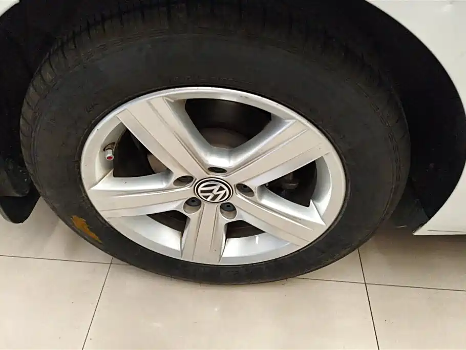 Volkswagen Lamando 2017 230TSI DSG Trend Edition фото 6